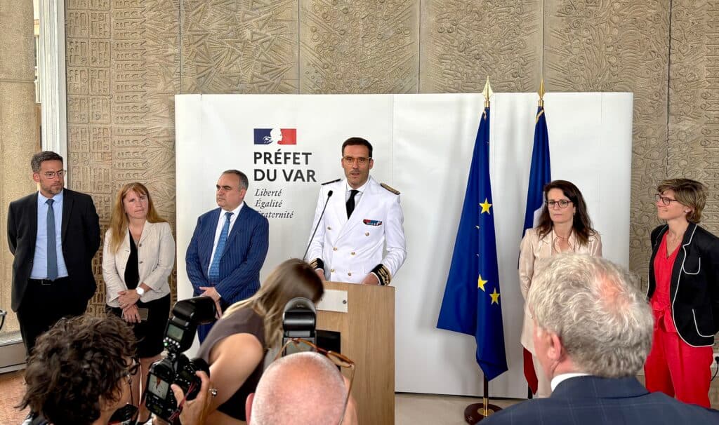 Le préfet Simon Babre lors de sa prise de fonctions, avec les sous-préfètes et sous-préfets du Var, Jean-Baptiste Morinaud, Myriam Garcia, Lucien Giudicelli, Joséphine Guigliano-Boutonnet, Anne-Cécile Vialle